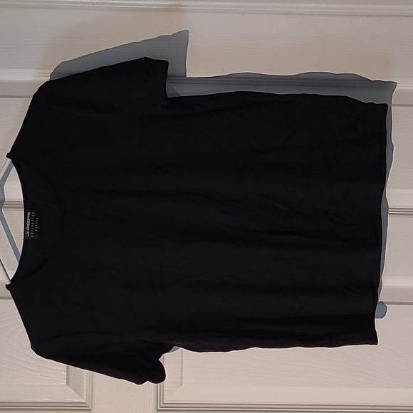 Liz Claiborne plain black tee - Picture 1 of 3
